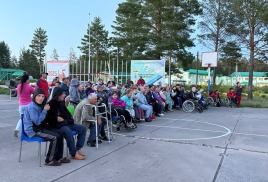 Кинопоказ под открытым небом (ПНИ "Радуга")